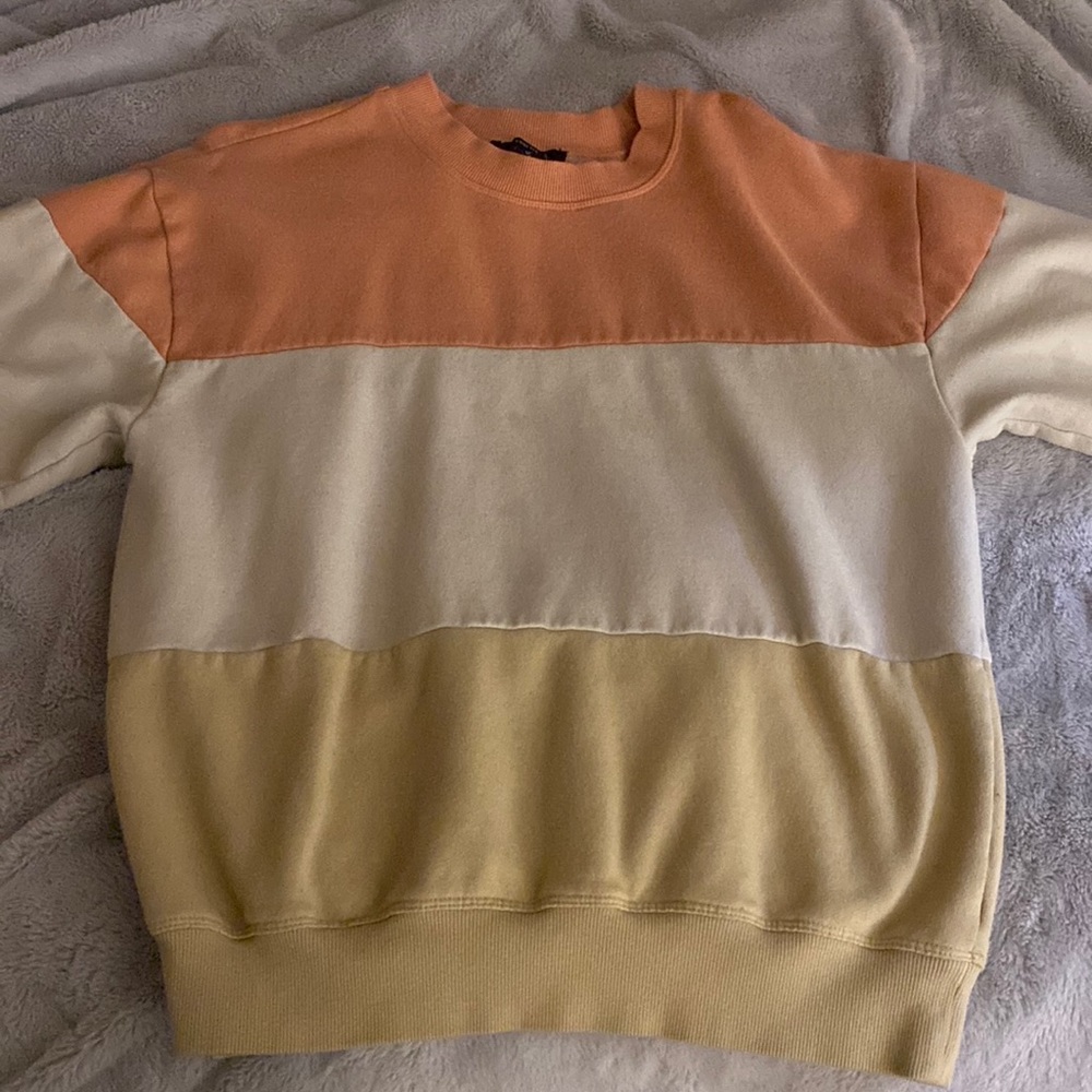 •comfy multicolored crewneck